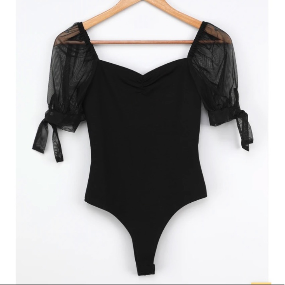 Lulus NWT Puff sleeve bodysuit xs